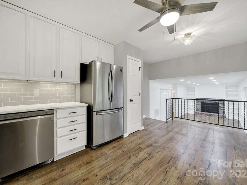 8514 Timber Crest Circle, Charlotte, NC 28226.  MLS# CAR4259385, YatesRealty ID 17836. 