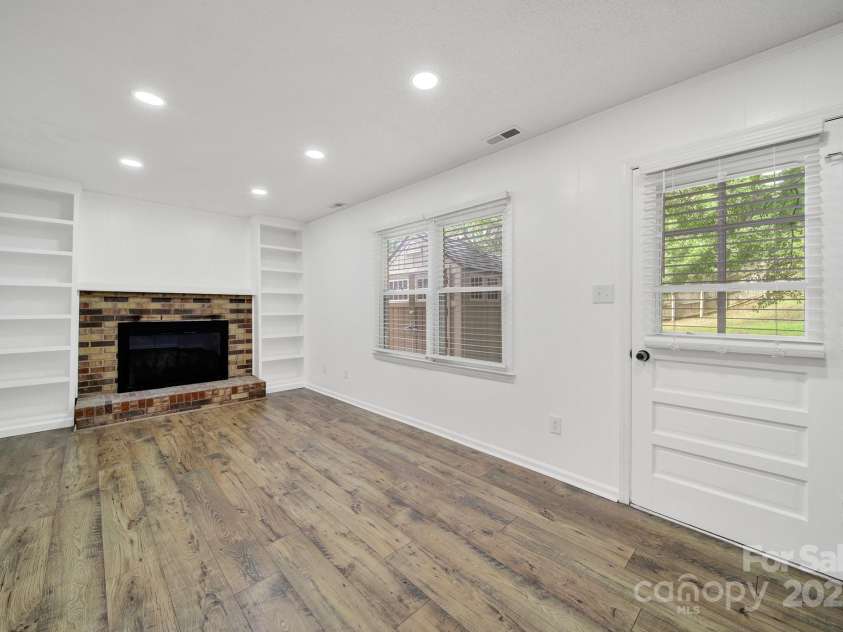 8514 Timber Crest Circle, Charlotte, NC 28226.  MLS# CAR4259385, YatesRealty ID 17836. 