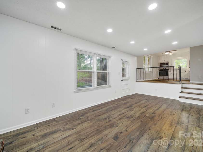 8514 Timber Crest Circle, Charlotte, NC 28226.  MLS# CAR4259385, YatesRealty ID 17836. 