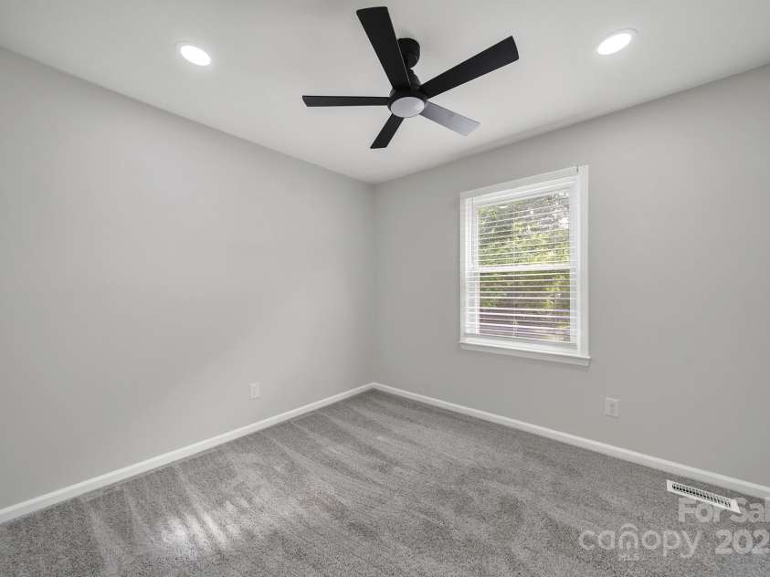 8514 Timber Crest Circle, Charlotte, NC 28226.  MLS# CAR4259385, YatesRealty ID 17836. 