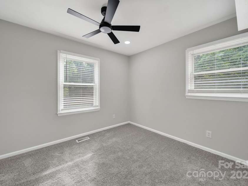 8514 Timber Crest Circle, Charlotte, NC 28226.  MLS# CAR4259385, YatesRealty ID 17836. 