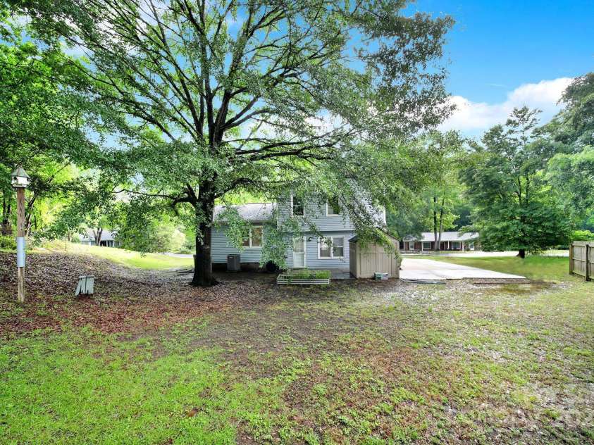 8514 Timber Crest Circle, Charlotte, NC 28226.  MLS# CAR4259385, YatesRealty ID 17836. 