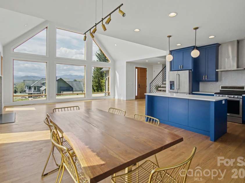 8 Nottingham Drive, Candler, NC 28715.  MLS# CAR4365224, YatesRealty ID 17837. 