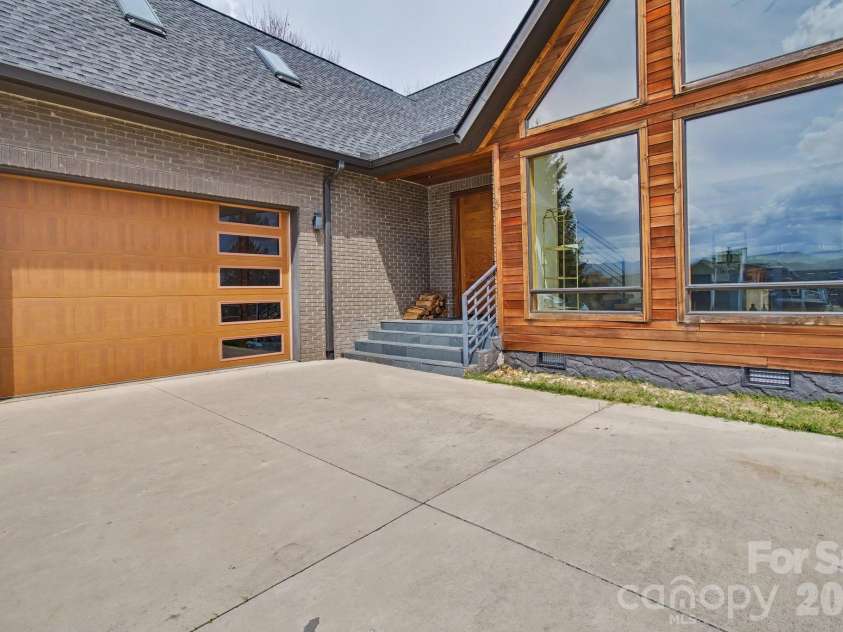 8 Nottingham Drive, Candler, NC 28715.  MLS# CAR4365224, YatesRealty ID 17837. Side entry oversized 2 car garage