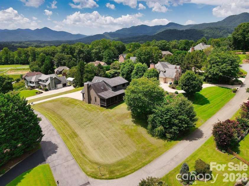 8 Nottingham Drive, Candler, NC 28715.  MLS# CAR4424000, YatesRealty ID 17837. 