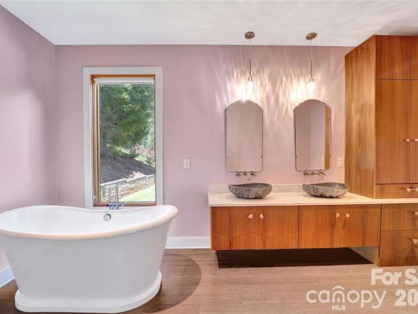 8 Nottingham Drive, Candler, NC 28715.  MLS# CAR4424000, YatesRealty ID 17837. Primary Bathroom on Main level