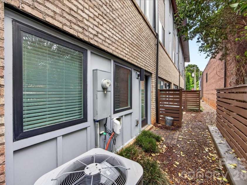241 Domain Way, Charlotte, NC 28203.  MLS# CAR4374972, YatesRealty ID 17838. Small back courtyard