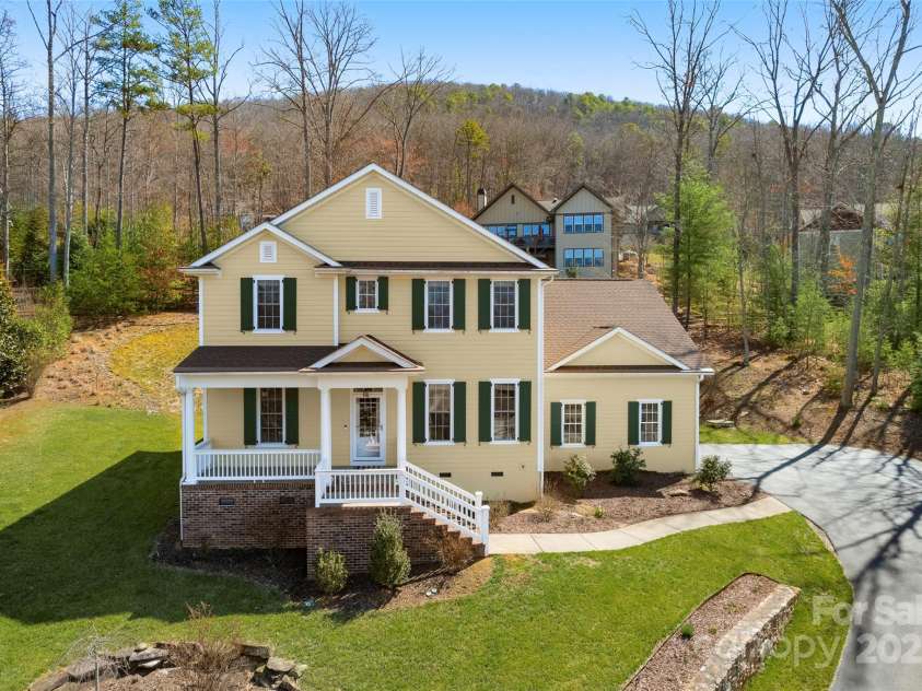 16 La Rue Court, Biltmore Lake, NC 28715.  MLS# CAR4224006, YatesRealty ID 17839. Spacious, well-considered floor plan