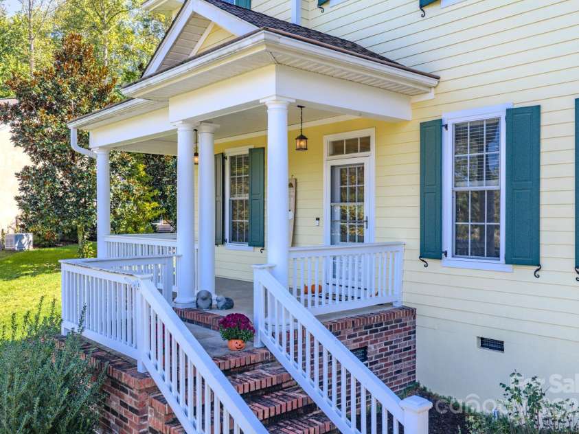 16 La Rue Court, Biltmore Lake, NC 28715.  MLS# CAR4308384, YatesRealty ID 17839. 