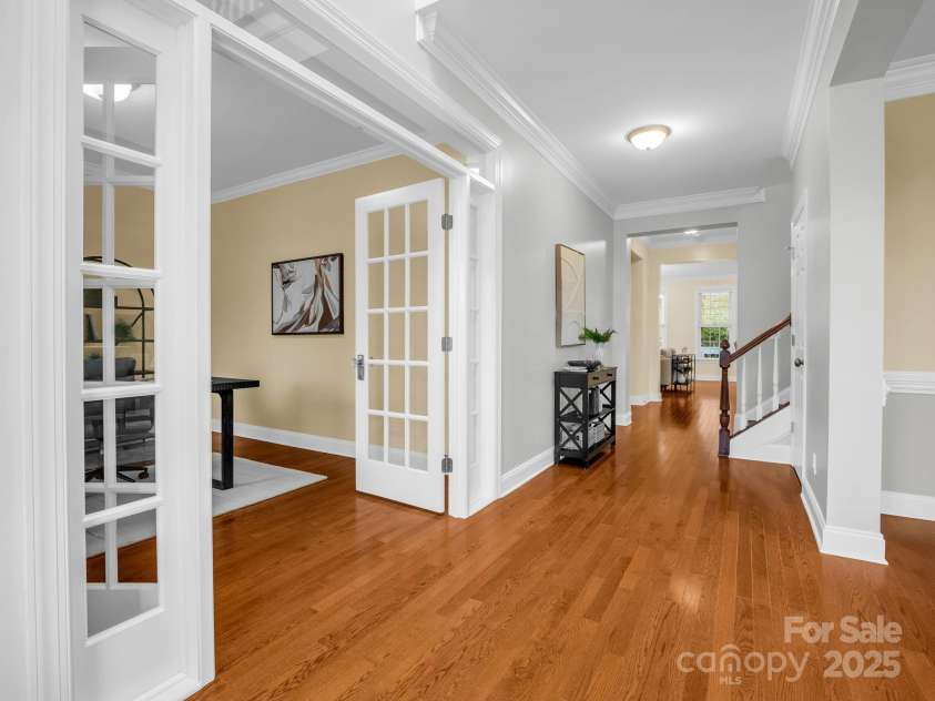 16 La Rue Court, Biltmore Lake, NC 28715.  MLS# CAR4308384, YatesRealty ID 17839. Front Hallway