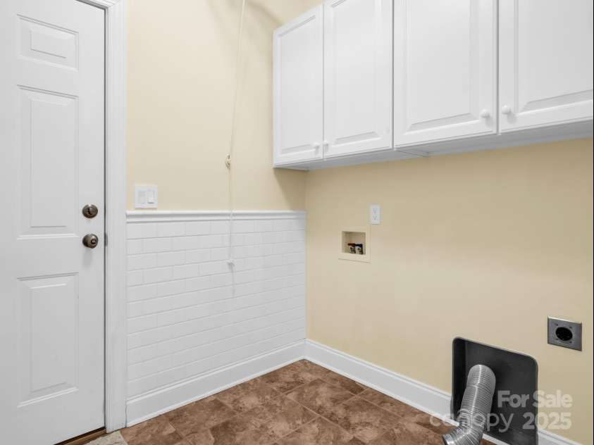 16 La Rue Court, Biltmore Lake, NC 28715.  MLS# CAR4308384, YatesRealty ID 17839. Laundry Room 