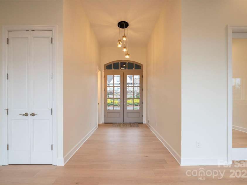 15 Evian Court, Asheville, NC 28804.  MLS# CAR4320178, YatesRealty ID 1784. Coat Closet, Foyer, Flex / Office