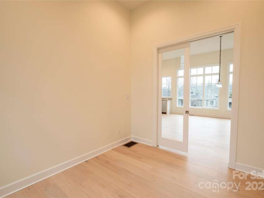 15 Evian Court, Asheville, NC 28804.  MLS# CAR4320178, YatesRealty ID 1784. Flex / Office