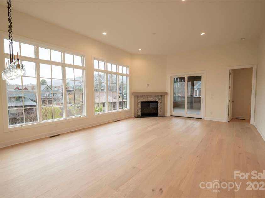 15 Evian Court, Asheville, NC 28804.  MLS# CAR4320178, YatesRealty ID 1784. Great Room