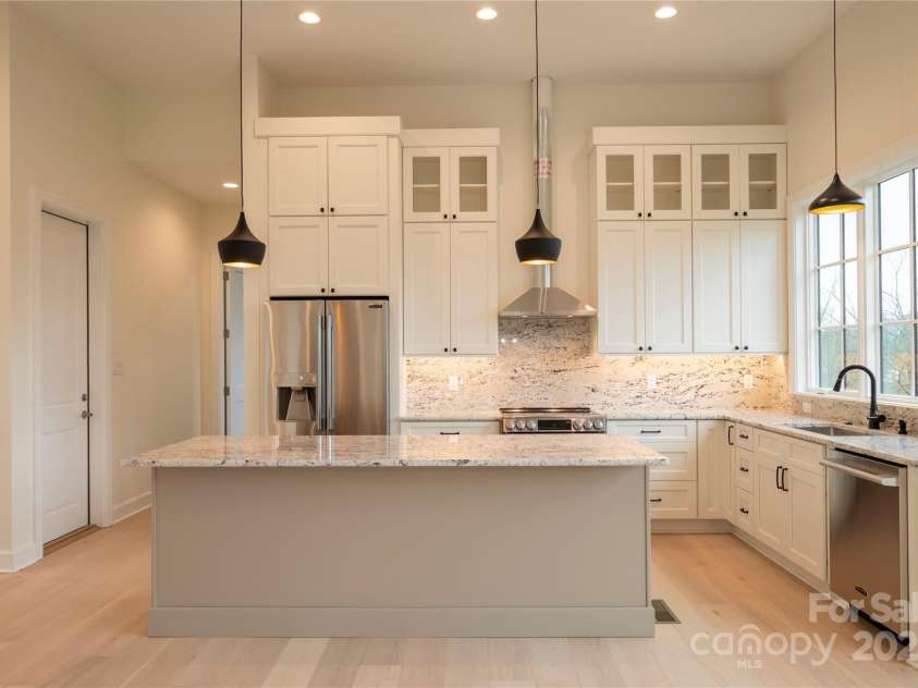 15 Evian Court, Asheville, NC 28804.  MLS# CAR4320178, YatesRealty ID 1784. Kitchen