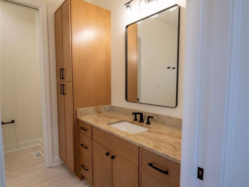 15 Evian Court, Asheville, NC 28804.  MLS# CAR4320178, YatesRealty ID 1784. Primary Bath