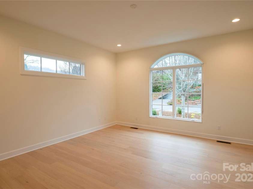 15 Evian Court, Asheville, NC 28804.  MLS# CAR4320178, YatesRealty ID 1784. Primary Bedroom