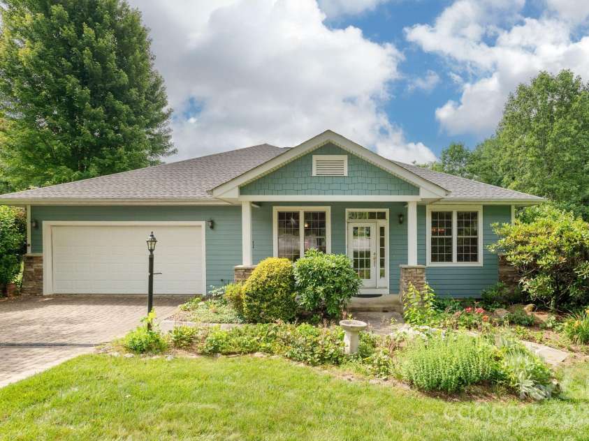 35 STONECREST Court, Flat Rock, NC 28731.  MLS# CAR4272012, YatesRealty ID 1784. 