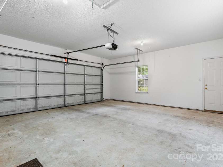 109 Gatwick Court, Statesville, NC 28677.  MLS# CAR4257963, YatesRealty ID 17840. 2 Car Attached Garage