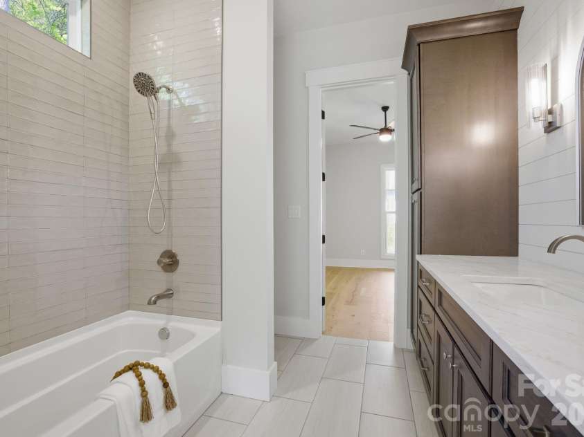 8321 Long Island Road, Catawba, NC 28609.  MLS# CAR4375313, YatesRealty ID 17840. En-Suite Bath 
