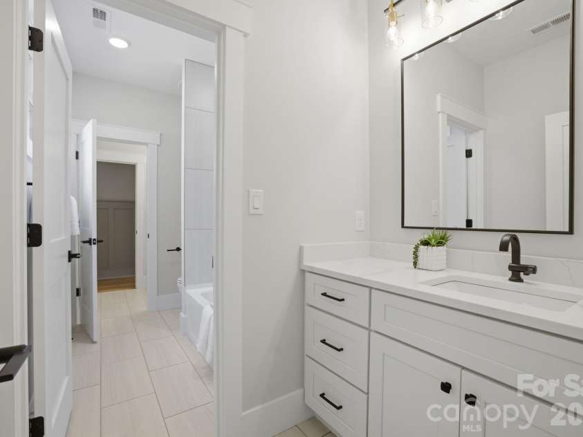 8321 Long Island Road, Catawba, NC 28609.  MLS# CAR4375313, YatesRealty ID 17840. Guest Suite Shared bath with private vanity area. 