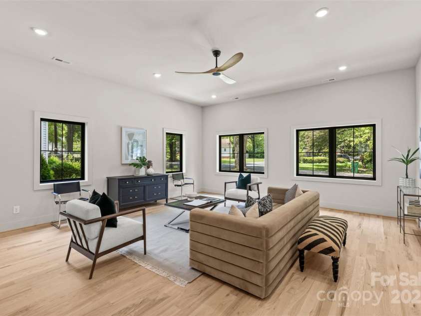 2525 Lumina Avenue, Charlotte, NC 28208.  MLS# CAR4278453, YatesRealty ID 17841. 