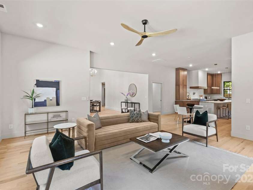 2525 Lumina Avenue, Charlotte, NC 28208.  MLS# CAR4278453, YatesRealty ID 17841. 