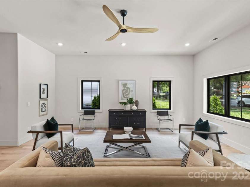 2525 Lumina Avenue, Charlotte, NC 28208.  MLS# CAR4278453, YatesRealty ID 17841. 