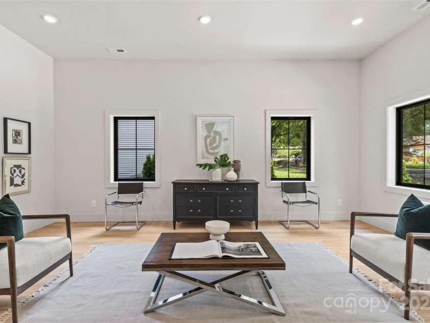 2525 Lumina Avenue, Charlotte, NC 28208.  MLS# CAR4278453, YatesRealty ID 17841. 