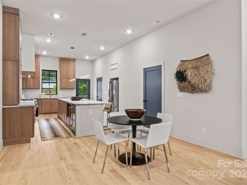 2525 Lumina Avenue, Charlotte, NC 28208.  MLS# CAR4278453, YatesRealty ID 17841. 