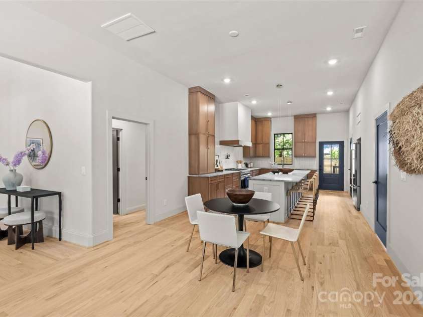 2525 Lumina Avenue, Charlotte, NC 28208.  MLS# CAR4278453, YatesRealty ID 17841. 