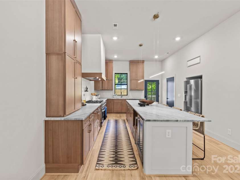 2525 Lumina Avenue, Charlotte, NC 28208.  MLS# CAR4278453, YatesRealty ID 17841. 