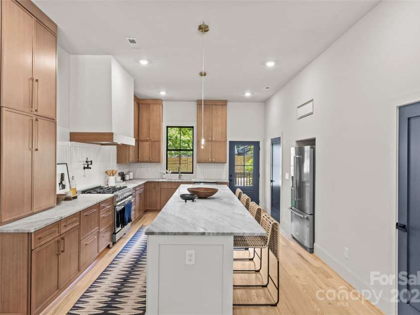 2525 Lumina Avenue, Charlotte, NC 28208.  MLS# CAR4278453, YatesRealty ID 17841. 