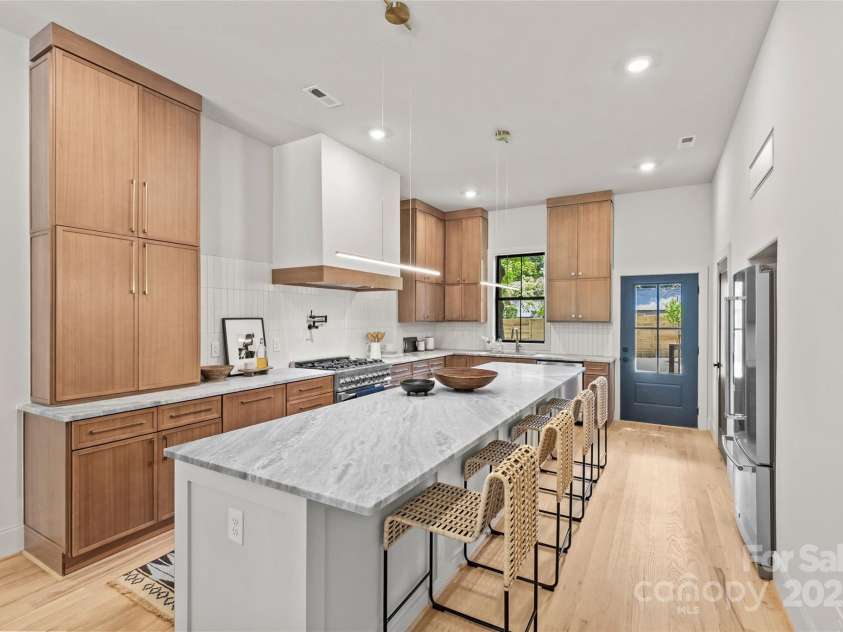 2525 Lumina Avenue, Charlotte, NC 28208.  MLS# CAR4278453, YatesRealty ID 17841. 