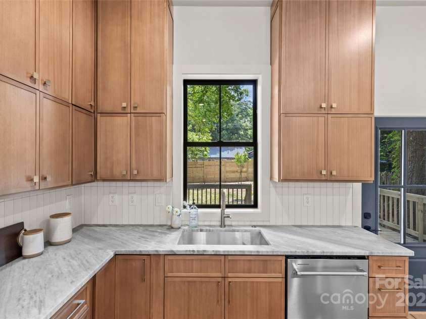 2525 Lumina Avenue, Charlotte, NC 28208.  MLS# CAR4278453, YatesRealty ID 17841. 