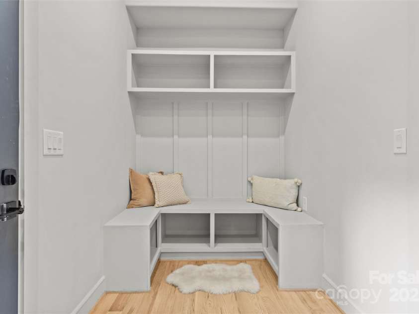 2525 Lumina Avenue, Charlotte, NC 28208.  MLS# CAR4278453, YatesRealty ID 17841. 