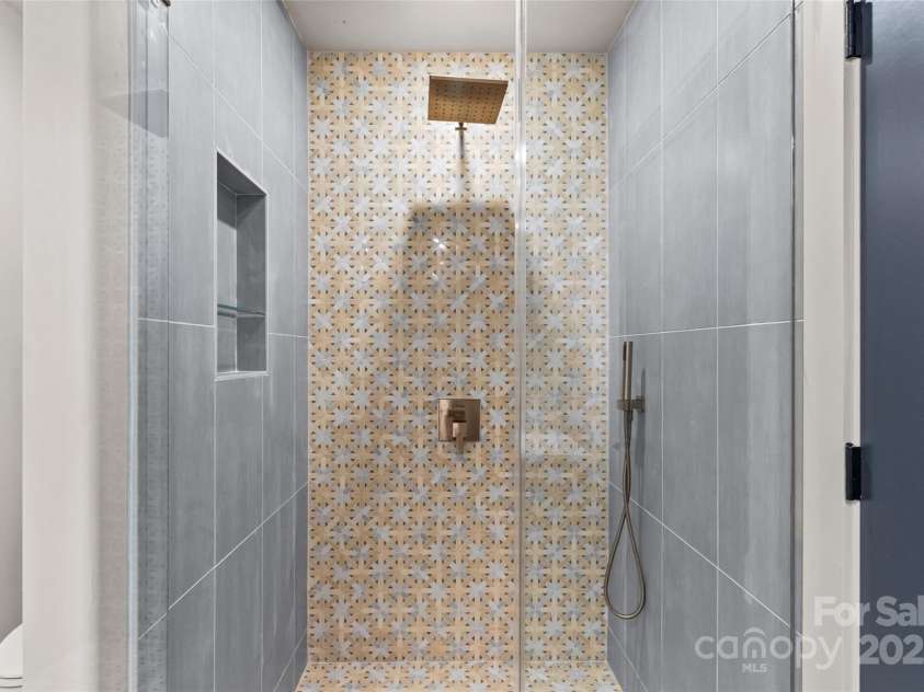 2525 Lumina Avenue, Charlotte, NC 28208.  MLS# CAR4278453, YatesRealty ID 17841. 