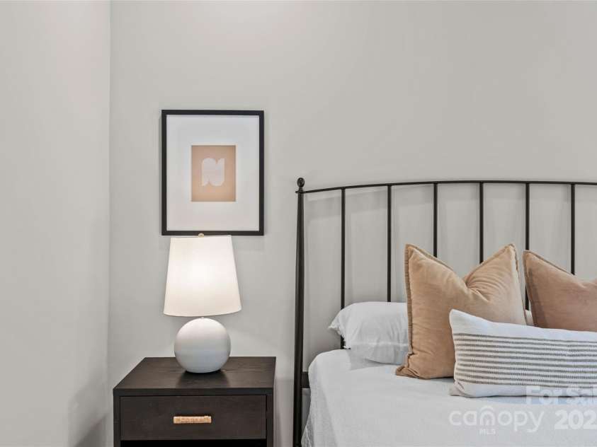 2525 Lumina Avenue, Charlotte, NC 28208.  MLS# CAR4278453, YatesRealty ID 17841. 