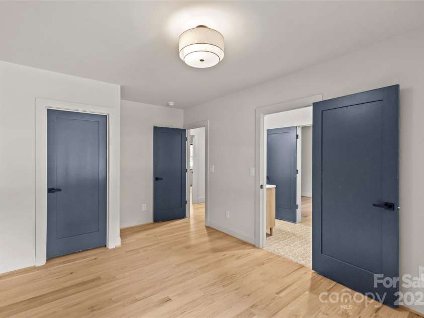 2525 Lumina Avenue, Charlotte, NC 28208.  MLS# CAR4278453, YatesRealty ID 17841. 