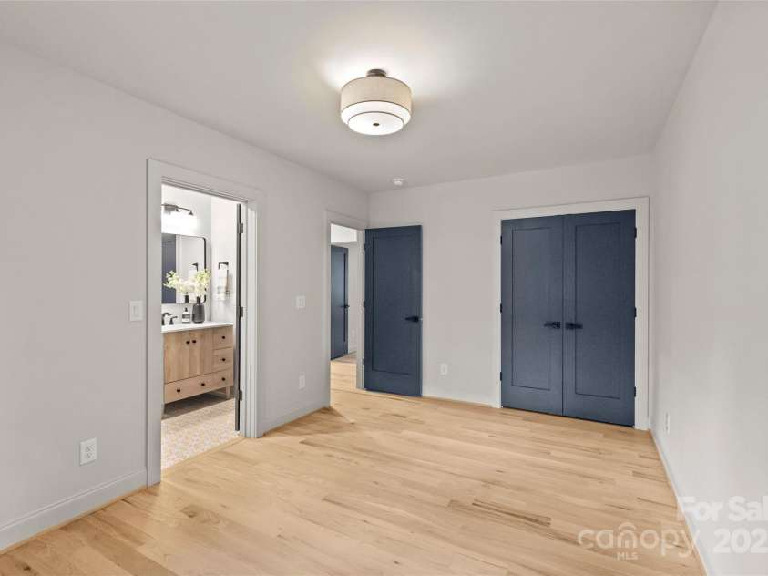 2525 Lumina Avenue, Charlotte, NC 28208.  MLS# CAR4278453, YatesRealty ID 17841. 