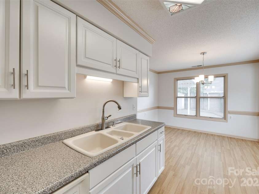 1866 Charter Drive, Rock Hill, SC 29732.  MLS# CAR4256343, YatesRealty ID 17842. Double sink