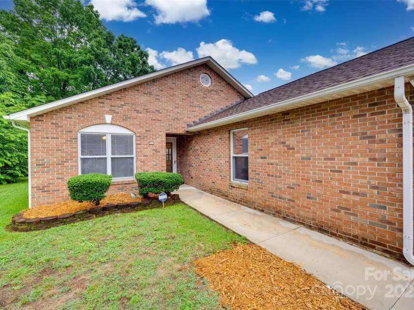 1866 Charter Drive, Rock Hill, SC 29732.  MLS# CAR4256343, YatesRealty ID 17842. Front walk to front door