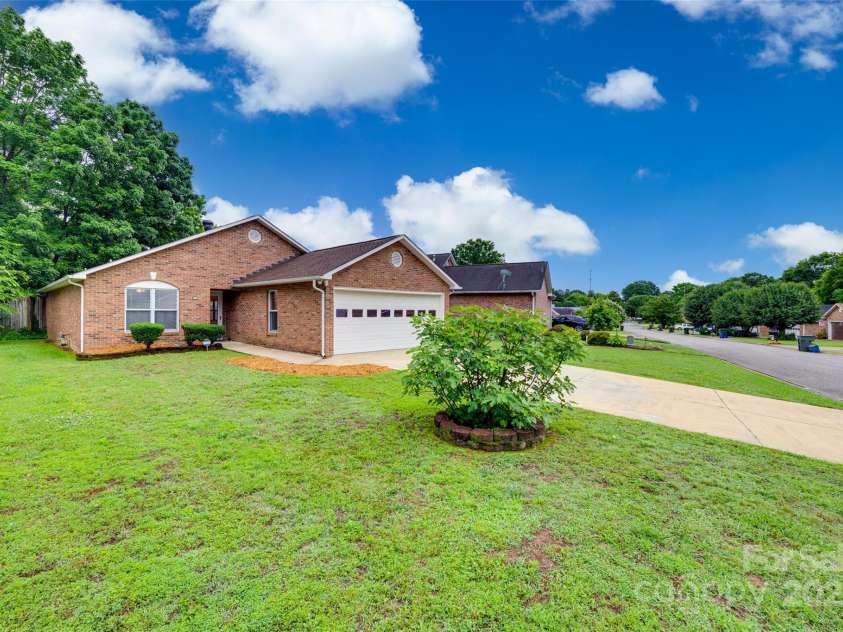 1866 Charter Drive, Rock Hill, SC 29732.  MLS# CAR4256343, YatesRealty ID 17842. Side view of front of home from culdesac
