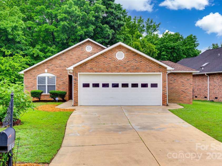 1866 Charter Drive, Rock Hill, SC 29732.  MLS# CAR4256343, YatesRealty ID 17842. Street view and front of home