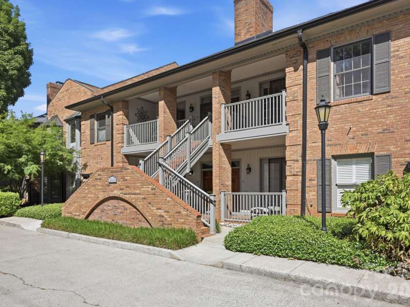 2440 Selwyn Avenue, Charlotte, NC 28209.  MLS# CAR4372591, YatesRealty ID 17843. King William Condominiums