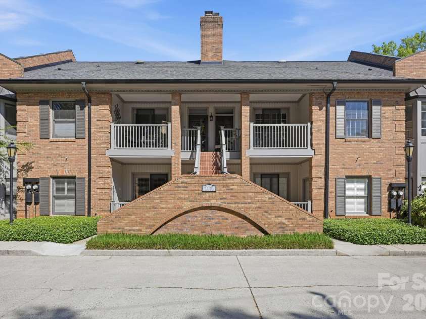 2440 Selwyn Avenue, Charlotte, NC 28209.  MLS# CAR4372591, YatesRealty ID 17843. Only 18 units in complex