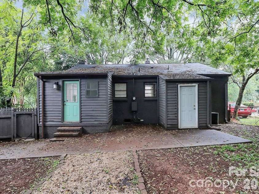 2642 Rachel Street, Charlotte, NC 28206.  MLS# CAR4353751, YatesRealty ID 17844. 