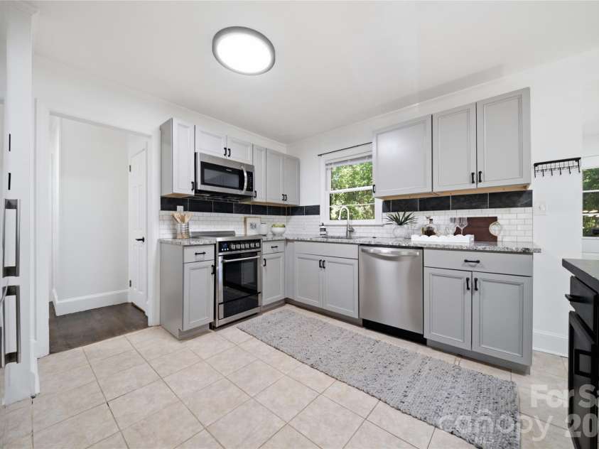 2642 Rachel Street, Charlotte, NC 28206.  MLS# CAR4353751, YatesRealty ID 17844. 