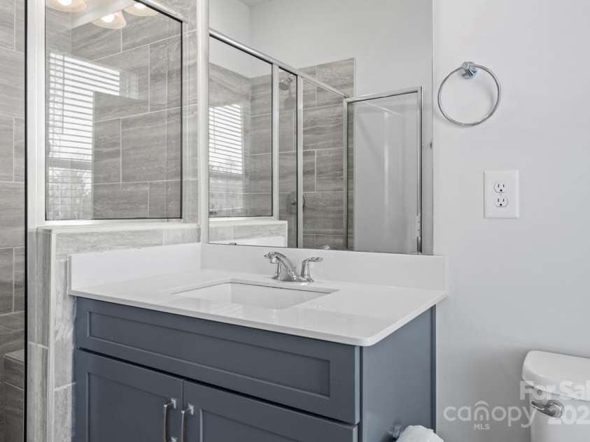 539 Tremont Avenue, Charlotte, NC 28203.  MLS# CAR4210616, YatesRealty ID 17844. 2nd Bedroom, Full Bath