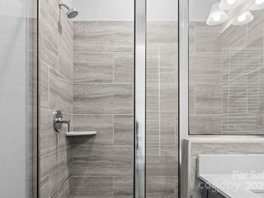539 Tremont Avenue, Charlotte, NC 28203.  MLS# CAR4210616, YatesRealty ID 17844. 2nd Bedroom, Full Bath